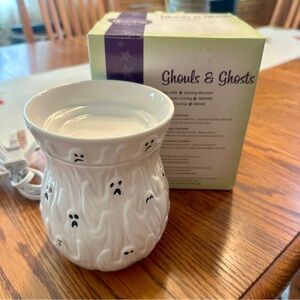 *NWT* Scentsy Ghouls & Ghosts White Warmer